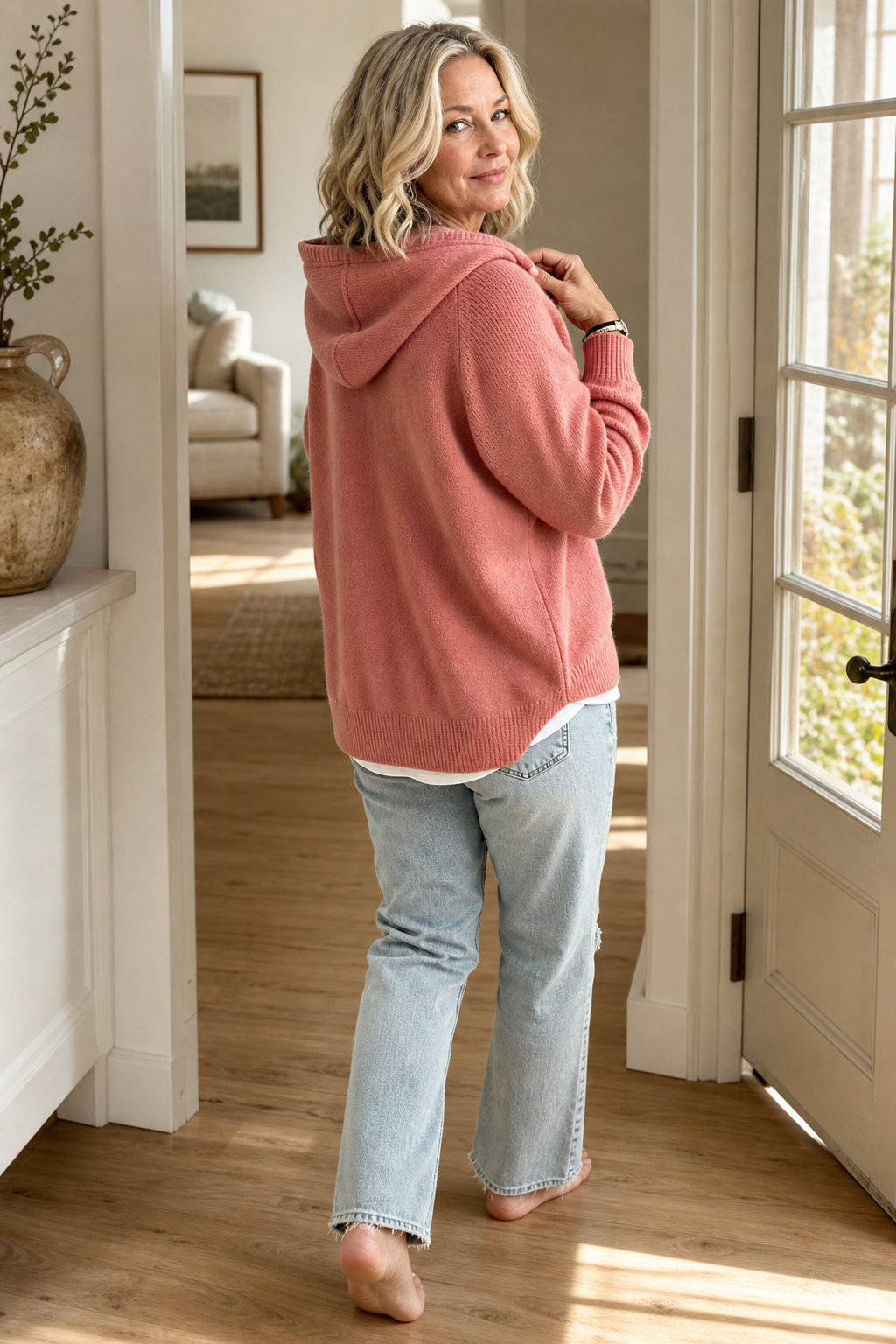 Women's Oversized Hooded Knit Sweater with Ribbed Cuffs